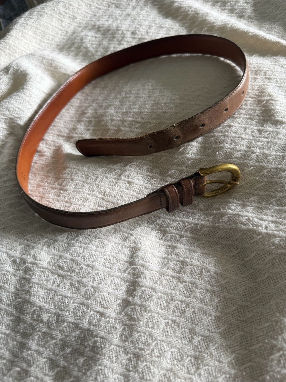 Women’s vintage Coach brown leather belt featuring a brass buckle 28”